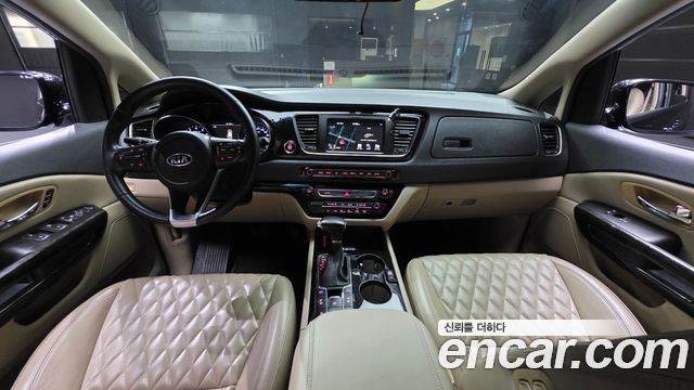 Kia Carnival 9-seater Limousine(Special vehicle) 2019 — фото 7