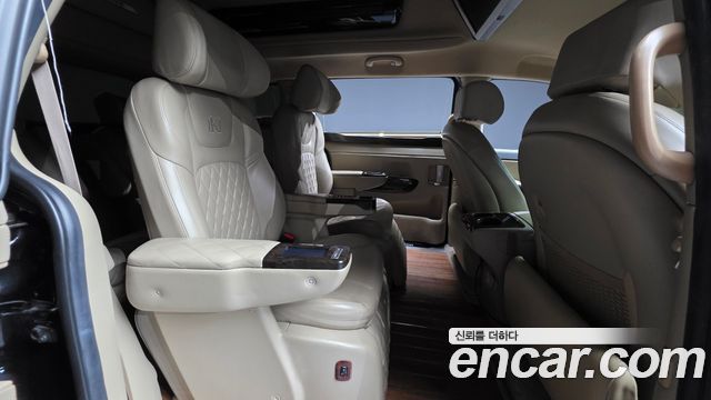 Kia Carnival 9-seater Limousine(Special vehicle) 2019 — фото 11