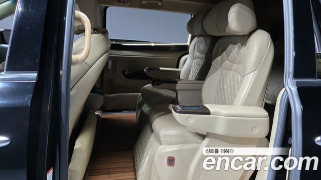 Kia Carnival 9-seater Limousine(Special vehicle) 2019 — фото 12