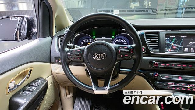 Kia Carnival 9-seater Limousine(Special vehicle) 2019 — фото 14