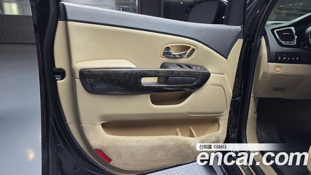 Kia Carnival 9-seater Limousine(Special vehicle) 2019 — фото 24