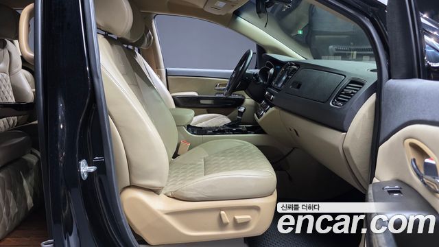 Kia Carnival 9-seater Limousine(Special vehicle) 2019 — фото 26