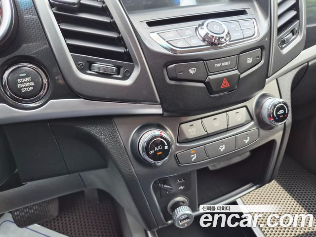 KG Mobility (SsangYong) Style Korando C 2.2 RX 4WD DLX 2017 — фото 24