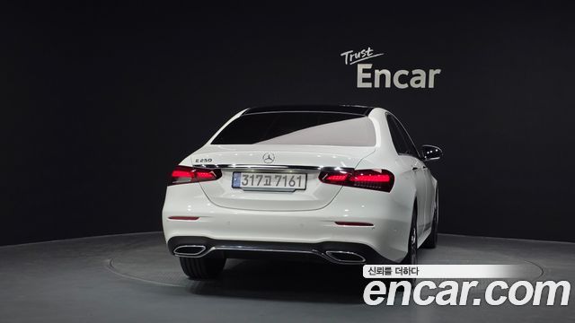 Mercedes-Benz E-Class (W213) E250 AMG Line 2023 — фото 4