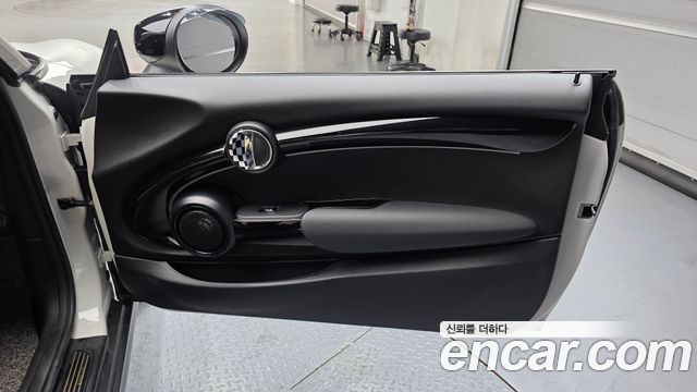 MINI Cooper S Convertible Resolute Edition 3rd Gen 2024 — фото 25