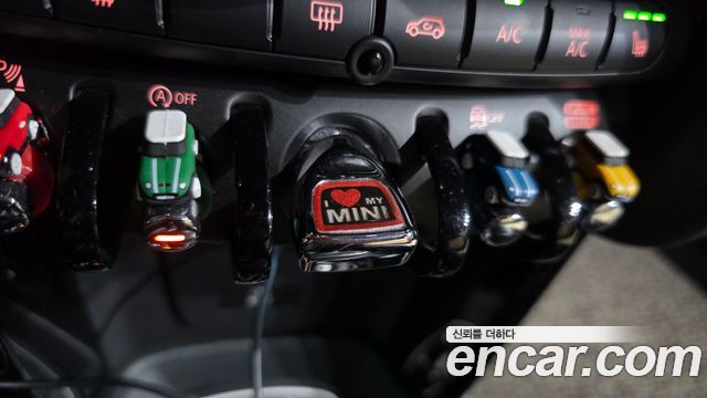MINI Cooper S Convertible Resolute Edition 3rd Gen 2024 — фото 32