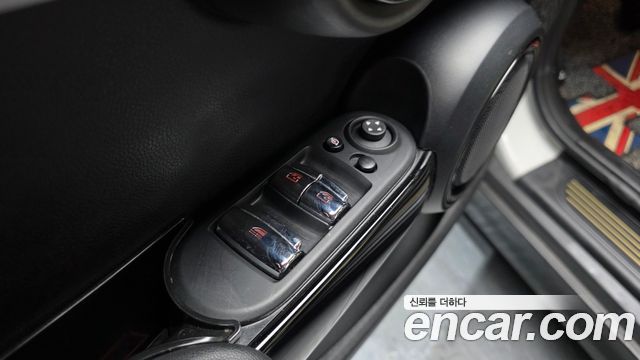 MINI Cooper S Convertible Resolute Edition 3rd Gen 2024 — фото 33