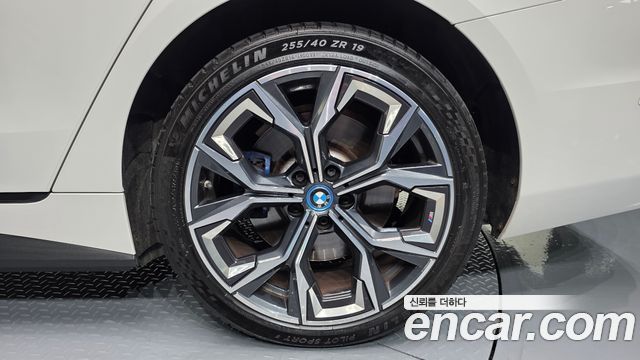 BMW i4 eDrive40 M Sports Pro 2023 — фото 21
