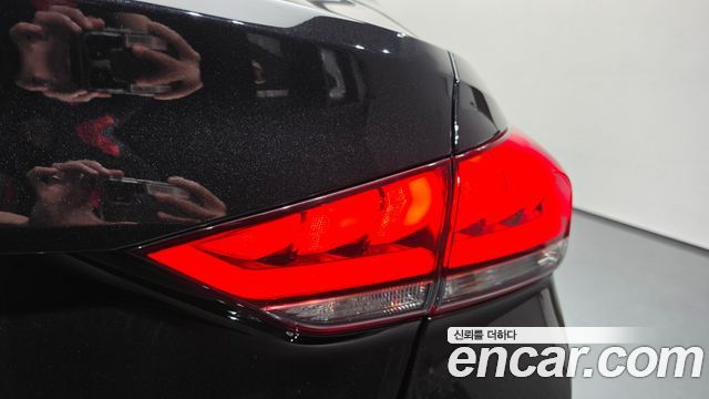 Genesis G80 3.3 GDI AWD Luxury 2018 — фото 23