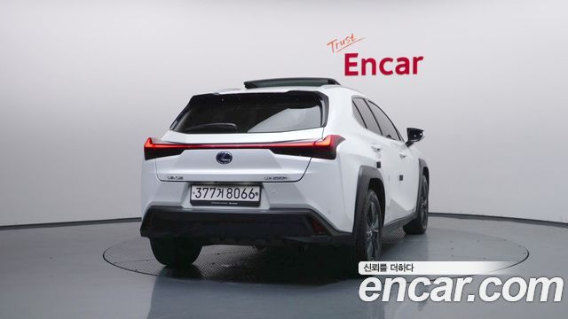 Lexus UX250h 2.0 2WD 2021 — фото 4