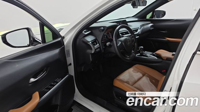 Lexus UX250h 2.0 2WD 2021 — фото 10