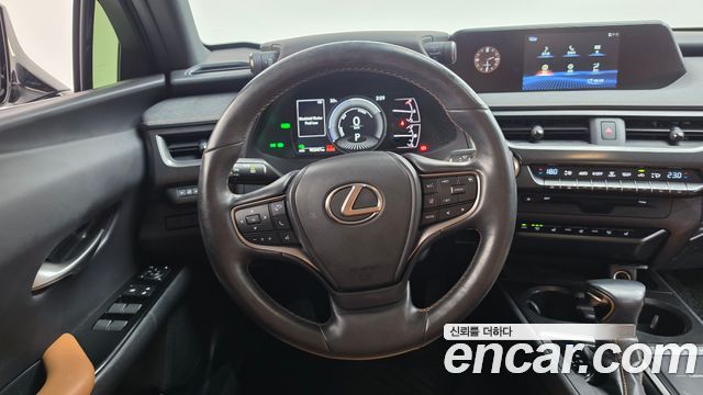 Lexus UX250h 2.0 2WD 2021 — фото 13