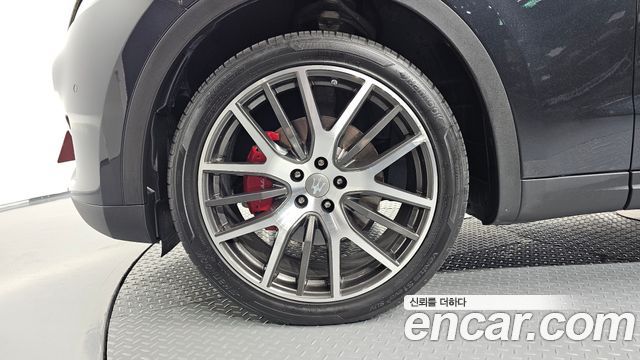 Maserati Levante 3.0 Diesel AWD 2018 — фото 5