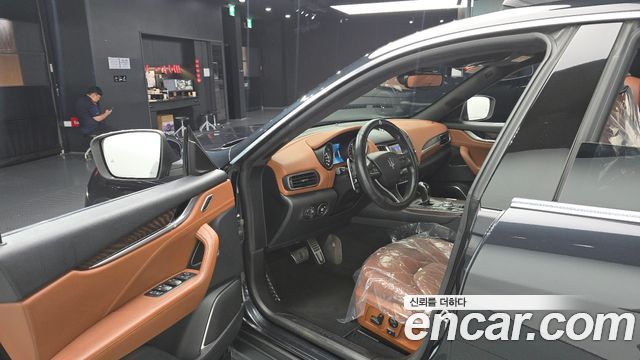 Maserati Levante 3.0 Diesel AWD 2018 — фото 10