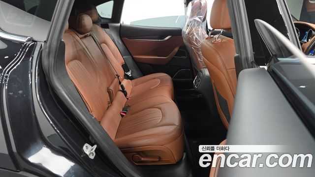 Maserati Levante 3.0 Diesel AWD 2018 — фото 11