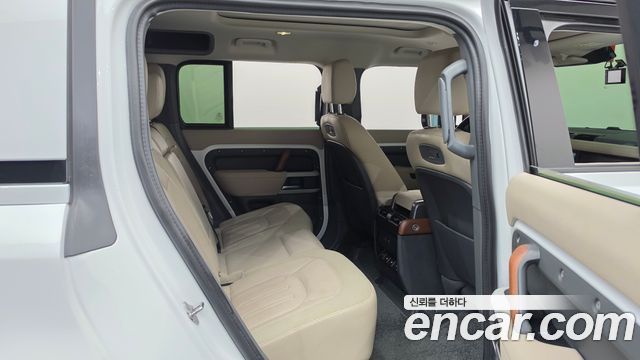 Land Rover Defender (L663) 110 D240 SE 2020 — фото 11