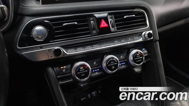 Genesis G70 2.0T Sport Package 2018 — фото 21