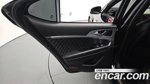 Genesis G70 2.0T Sport Package 2018 — фото 31