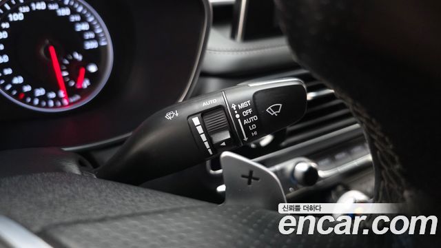 Genesis G70 2.0T Sport Package 2018 — фото 35