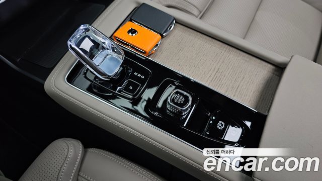 Volvo XC90 (II) T8 Ultra Dark Hybrid 2026 — фото 9