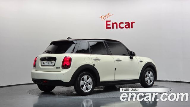 MINI Cooper 5Door Standard 3rd 2019 — фото 2
