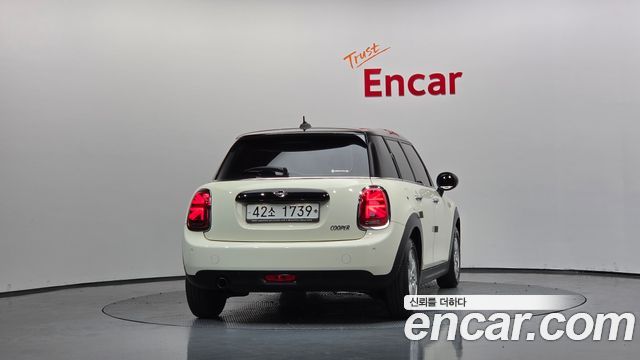 MINI Cooper 5Door Standard 3rd 2019 — фото 4