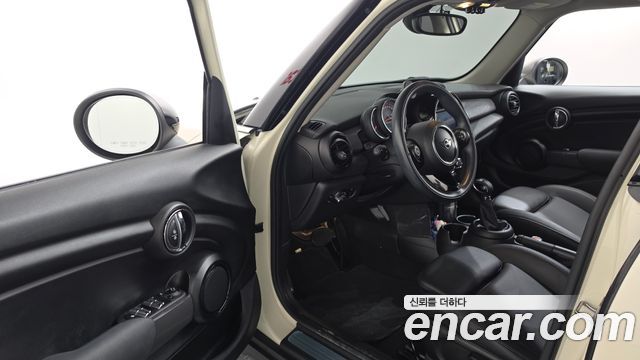 MINI Cooper 5Door Standard 3rd 2019 — фото 10