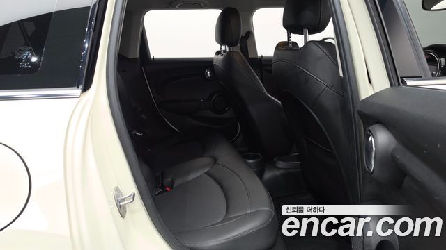 MINI Cooper 5Door Standard 3rd 2019 — фото 15
