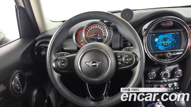 MINI Cooper 5Door Standard 3rd 2019 — фото 16