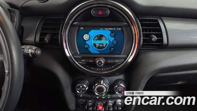 MINI Cooper 5Door Standard 3rd 2019 — фото 17