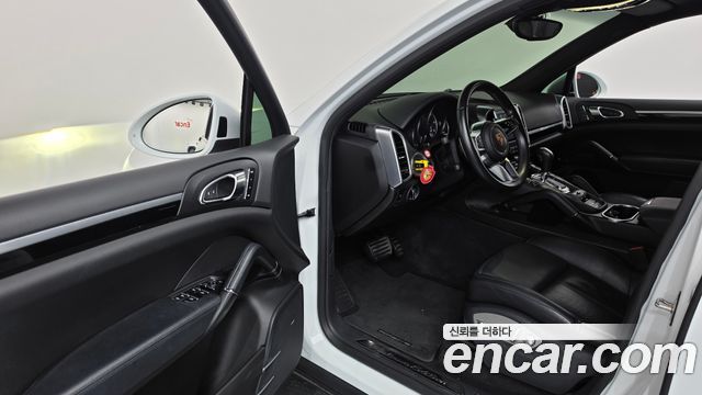 Porsche Cayenne 3.0 Diesel Platium Edition 958 2017 — фото 10