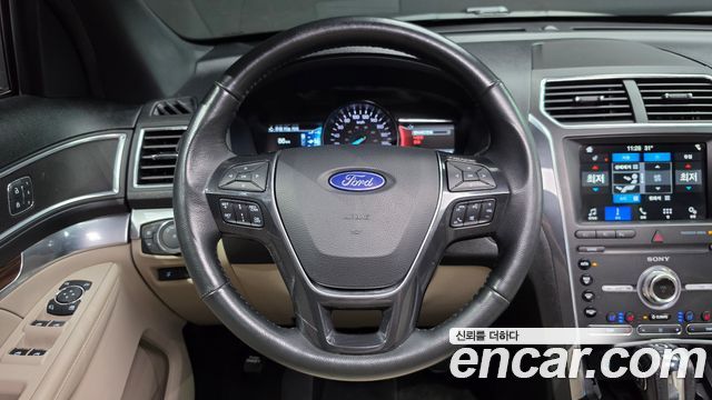 Ford Explorer 2.3 Limited 4WD 5th 2019 — фото 12