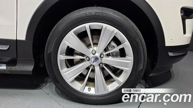 Ford Explorer 2.3 Limited 4WD 5th 2019 — фото 21