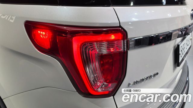 Ford Explorer 2.3 Limited 4WD 5th 2019 — фото 23