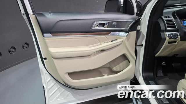 Ford Explorer 2.3 Limited 4WD 5th 2019 — фото 24