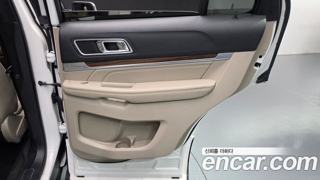 Ford Explorer 2.3 Limited 4WD 5th 2019 — фото 25