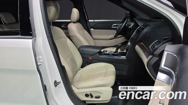 Ford Explorer 2.3 Limited 4WD 5th 2019 — фото 26