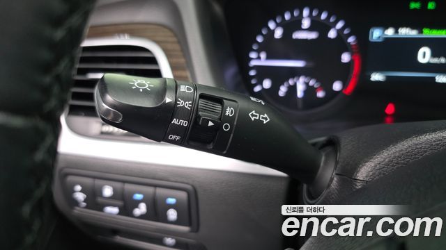 Genesis G80 2.2D AWD Luxury 2018 — фото 29