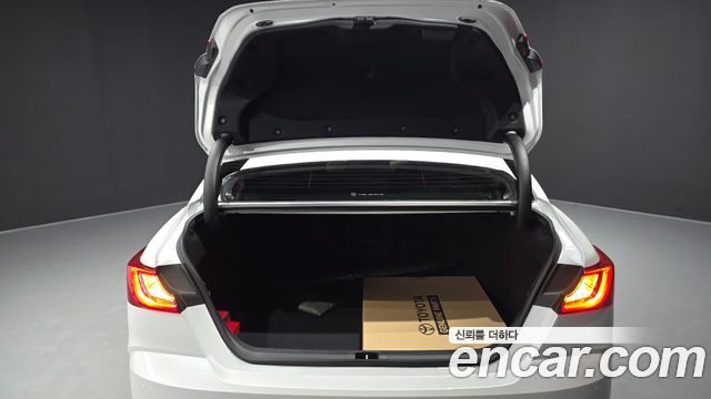 Toyota Camry (XV80) 2.5 XLE Premium Hybrid 2026 — фото 20