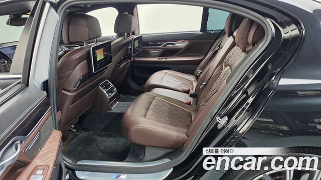 BMW 7 Series (G11) 745Le iPerformance M Sport 2020 — фото 11