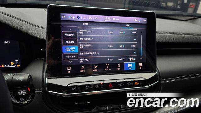 Jeep Compass (II) S 2.4 AWD 2022 — фото 21
