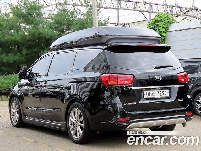Kia Carnival 9-Seater Hi-Limousine Noblesse Special 2019 — фото 3