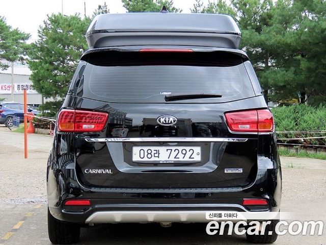 Kia Carnival 9-Seater Hi-Limousine Noblesse Special 2019 — фото 4