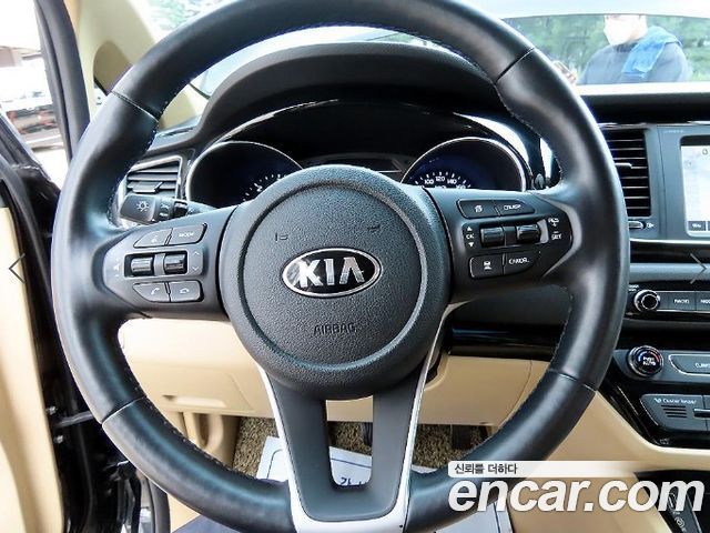 Kia Carnival 9-Seater Hi-Limousine Noblesse Special 2019 — фото 9