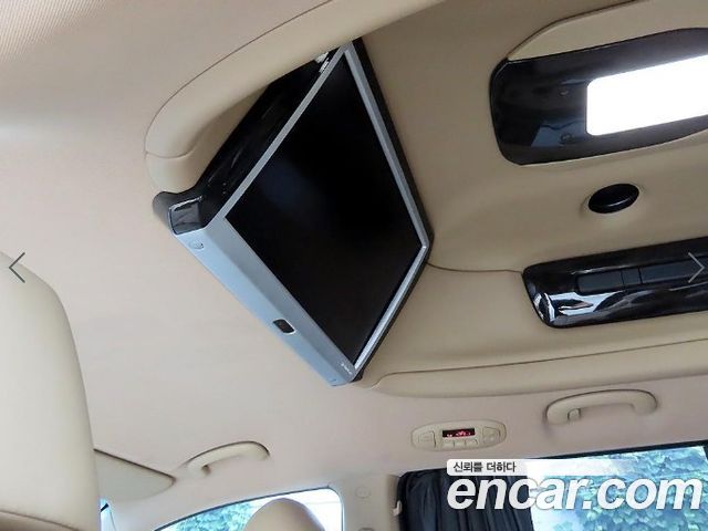 Kia Carnival 9-Seater Hi-Limousine Noblesse Special 2019 — фото 19