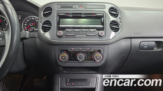 Volkswagen Tiguan 2.0 TDI Comfort 5N 2015 — фото 12