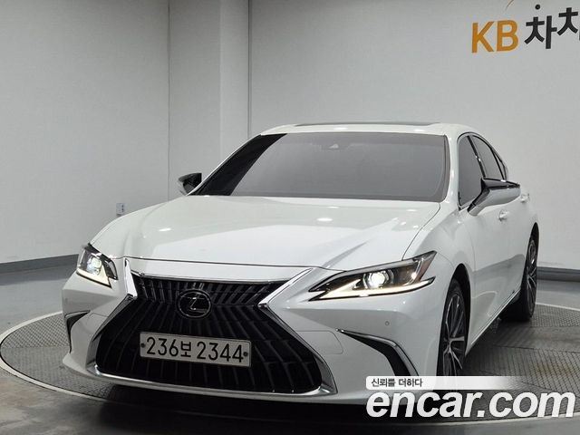 Lexus ES300h (VII) Luxury 2023 — фото 2