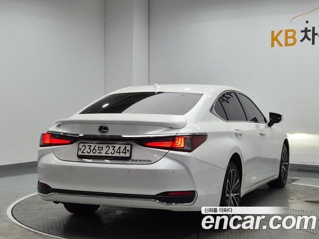Lexus ES300h (VII) Luxury 2023 — фото 3