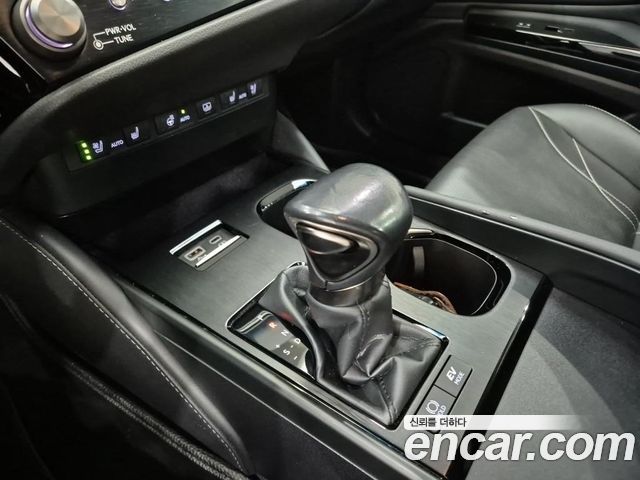 Lexus ES300h (VII) Luxury 2023 — фото 18