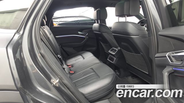 Audi e-tron 55 Quattro Sportback 2022 — фото 12